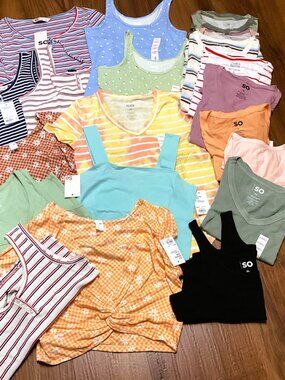 Woman's Resellers lot of 32 NEW Summer Tops. All Kohl's Brand.